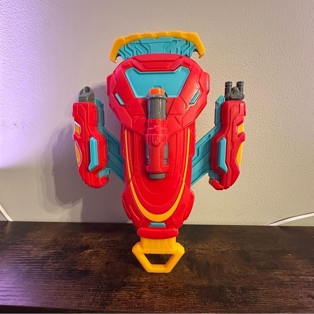 Nerf‎ Marvel Avengers Mech  Role Play Iron Man Strikeshot Gauntlet on Wrist